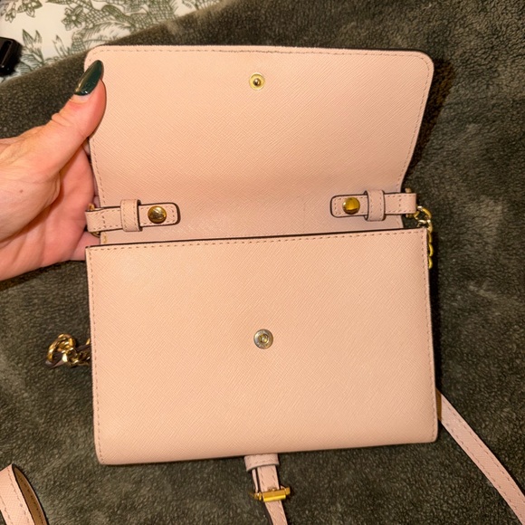 Michael Kors Blush Crossbody Bag with Gold Chain - Picture 2 of 6
